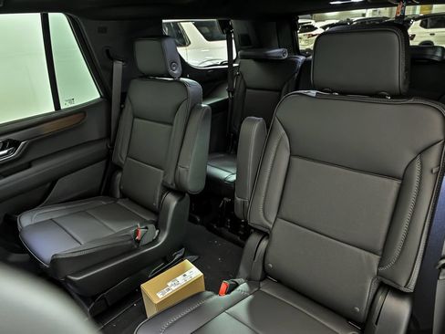 New 2026 GMC Yukon Denali w/ Denali Reserve Package AWD/4WD image 11