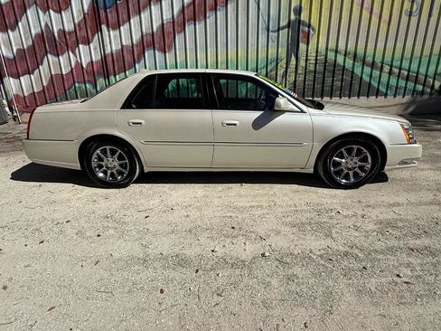 Used 2011 Cadillac DTS Luxury image 5