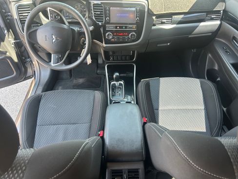 Used 2019 Mitsubishi Outlander ES FWD image 14
