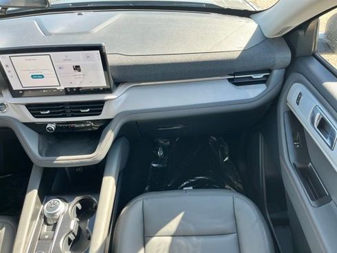 New 2026 Ford Explorer Active w/ Active Comfort Package RWD image 9