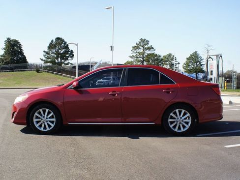 Used 2012 Toyota Camry XLE w/ Leather Pkg image 9