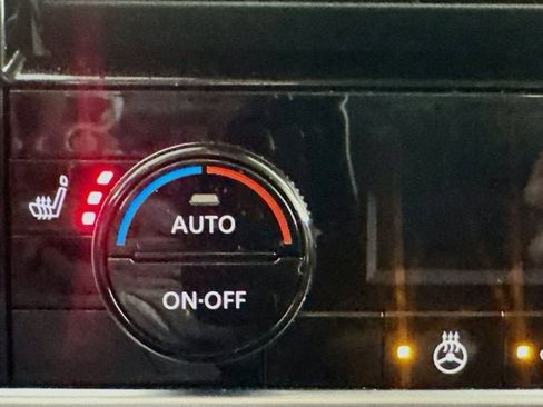 Used 2022 Nissan Rogue SV w/ SV Premium Package image 18