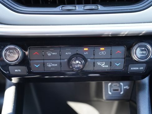 Used 2026 Jeep Compass Limited AWD/4WD image 27