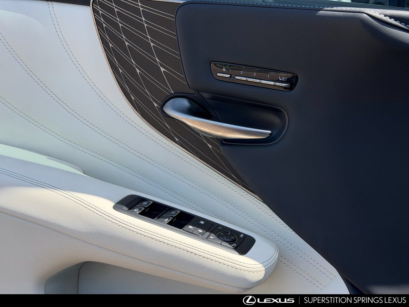 Certified 2023 Lexus LS 500h AWD w/ Luxury Package image 23