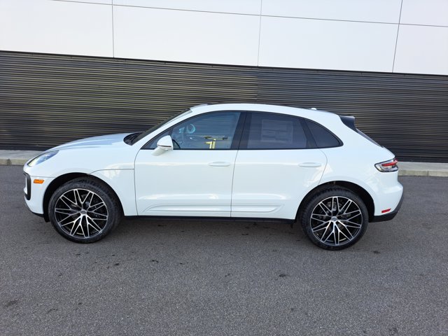 Used 2026 Porsche Macan AWD/4WD image 2