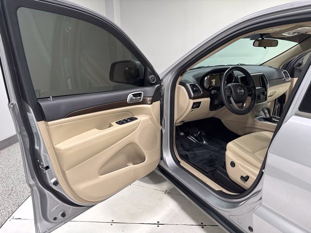 Used 2018 Jeep Grand Cherokee Laredo AWD/4WD image 8