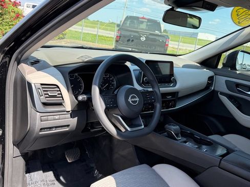 Used 2023 Nissan Rogue SV FWD image 4