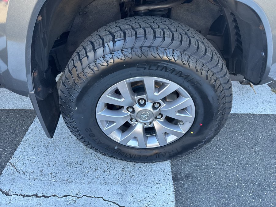 Used 2017 Toyota Tacoma SR5 w/ Tow Package AWD/4WD image 13