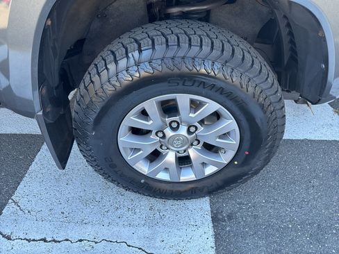 Used 2017 Toyota Tacoma SR5 AWD/4WD image 13