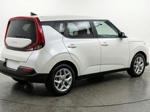 Used 2025 Kia Soul LX w/ LX Technology Package image 9