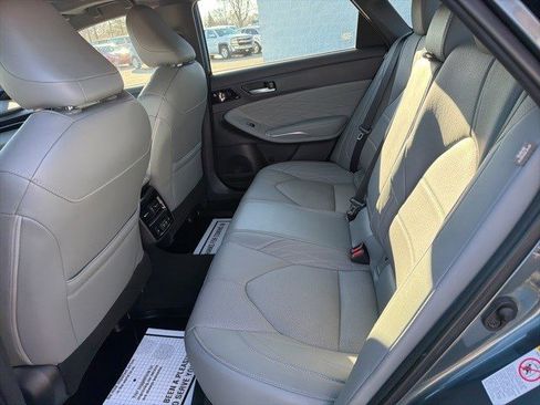 Used 2019 Toyota Avalon Limited image 12