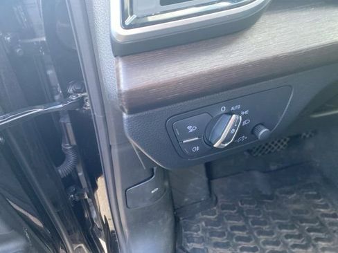 Used 2024 Audi Q5 2.0T Premium w/ Convenience Package image 24