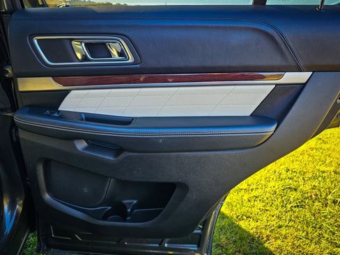 Used 2017 Ford Explorer Platinum image 49