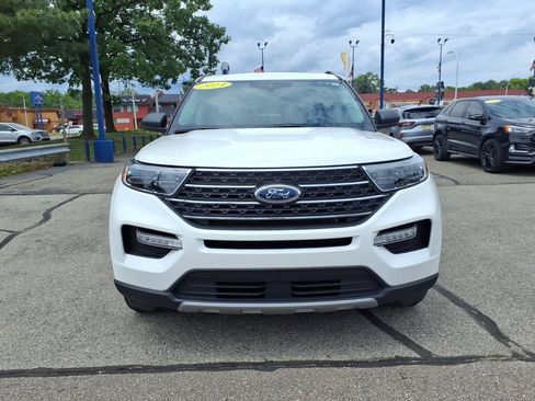 Used 2024 Ford Explorer XLT w/ Equipment Group 202A AWD/4WD image 3