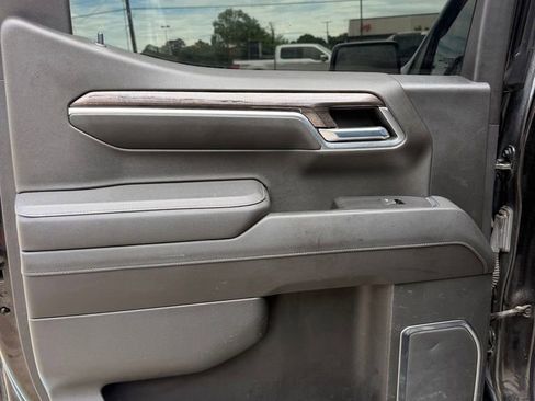 Used 2022 Chevrolet Silverado 1500 LTZ w/ LTZ Premium Package AWD/4WD image 8