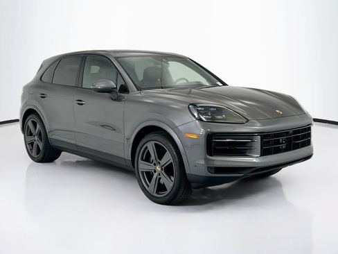 Used 2024 Porsche Cayenne AWD/4WD image 3