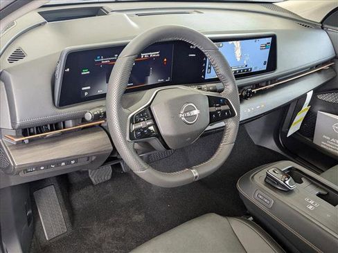 Used 2025 Nissan Ariya AWD image 3
