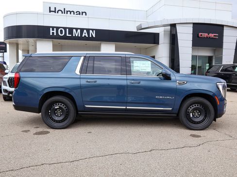 New 2026 GMC Yukon XL Denali w/ Denali Reserve Package AWD/4WD image 2