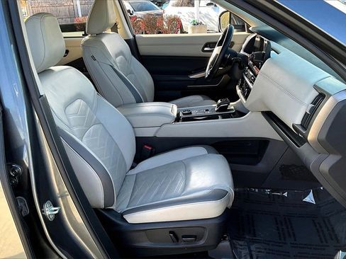 Used 2022 Nissan Pathfinder Platinum w/ Cargo Package image 30