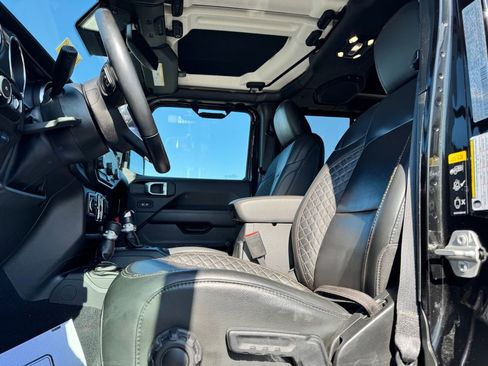 Used 2022 Jeep Wrangler Unlimited Sahara AWD/4WD image 20