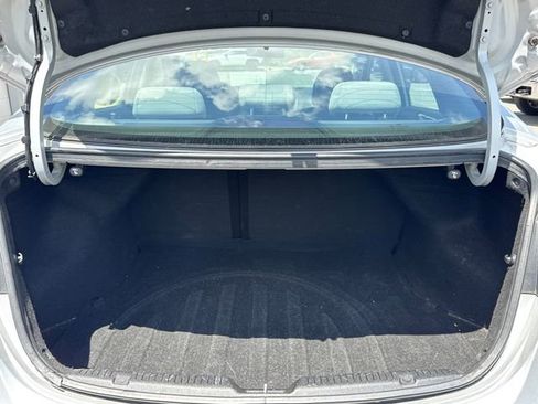 Used 2012 Hyundai Elantra GLS FWD image 12