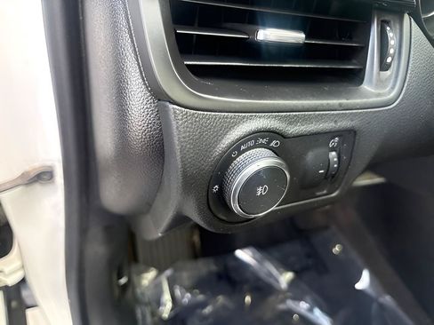 Used 2017 Buick Envision Essence FWD image 27