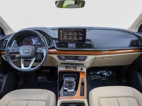Used 2023 Audi Q5 2.0T Premium w/ Convenience Package AWD/4WD image 2