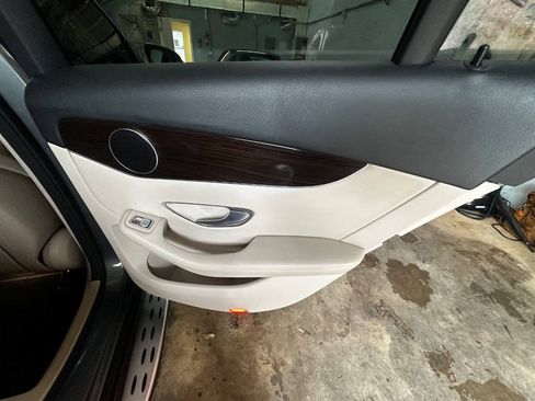 Used 2019 Mercedes-Benz GLC 300 4MATIC image 27