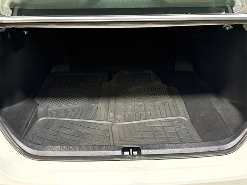 Used 2020 Toyota Camry LE image 11