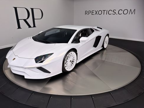 Used 2018 Lamborghini Aventador S AWD/4WD image 1