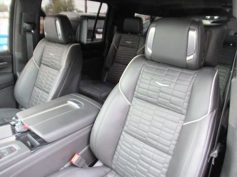 Used 2024 Cadillac Escalade ESV V w/ Heavy-Duty Trailer Package image 21