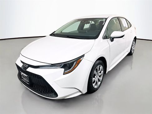 Used 2021 Toyota Corolla LE image 3