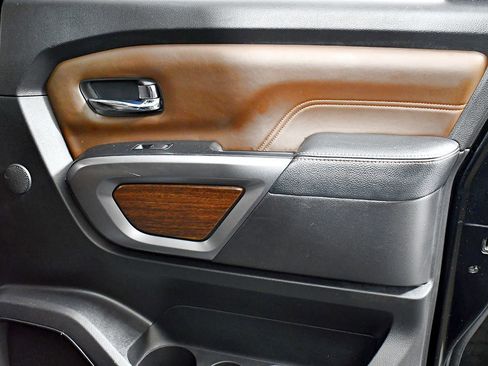 Used 2017 Nissan Titan Platinum Reserve image 39