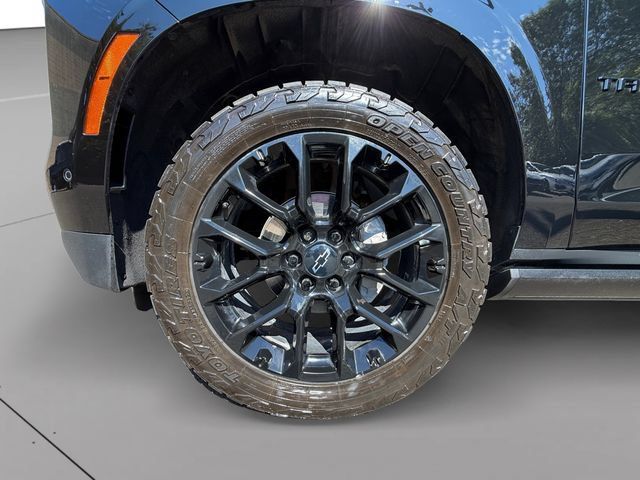 Used 2025 Chevrolet Tahoe High Country AWD/4WD image 9