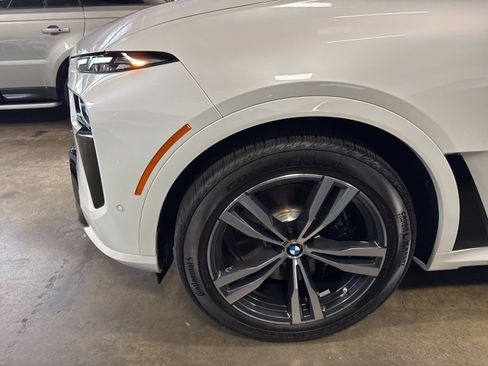 Used 2026 BMW X7 xDrive40i w/ M Sport Package AWD/4WD image 5