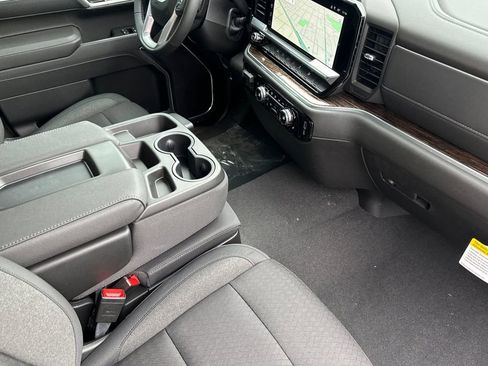 New 2026 GMC Sierra 1500 SLE w/ Preferred Package AWD/4WD image 12