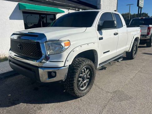 Used 2017 Toyota Tundra SR image 1