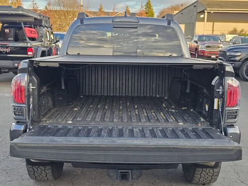 Used 2017 Toyota Tacoma TRD Off-Road image 10