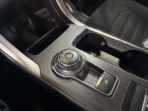 Used 2018 Ford Fusion SE w/ Fusion SE Technology Package FWD image 29