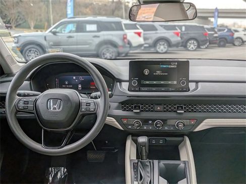 Used 2025 Honda Accord SE image 29
