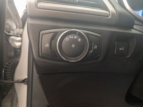 Used 2017 Ford Fusion SE w/ Fusion SE Technology Package image 25