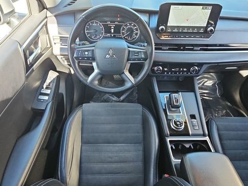 Used 2024 Mitsubishi Outlander SE image 16