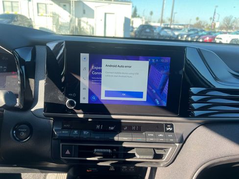 Used 2025 Toyota Camry LE image 21