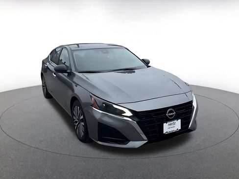 Used 2025 Nissan Altima 2.5 SV image 3