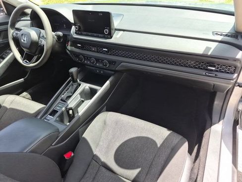 Used 2025 Honda Accord SE image 31