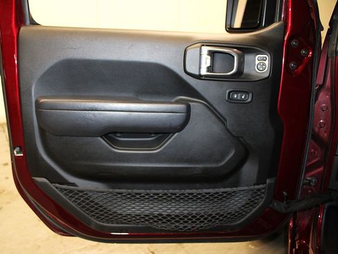 Used 2022 Jeep Wrangler Unlimited Sport image 26