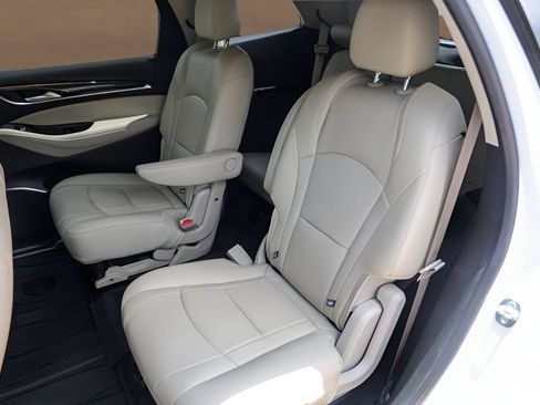 Used 2020 Buick Enclave Essence FWD image 23