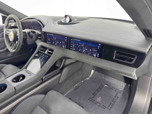 Used 2023 Porsche Taycan GTS image 15