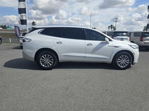 Used 2024 Buick Enclave Essence w/ Sound and Sites Package image 4