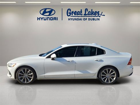 Used 2020 Volvo S60 T5 Momentum image 2